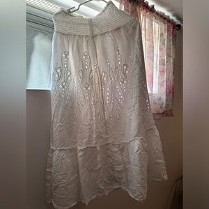 White skirt that can also be worn as a tube dress perfect for the summer